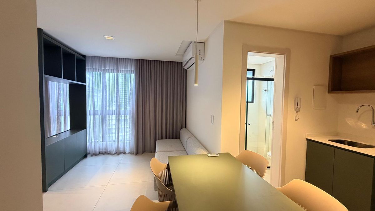 Apartamento Loft para locação anual, mobiliado, equipado, uma vaga de garagem, Edifício 4Sete, no bairro Centro, Itajaí-SC - Flat/Loft/Estúdio em Centro, Itajaí - para locação - I3 CORRETORES ASSOCIADOS S/S