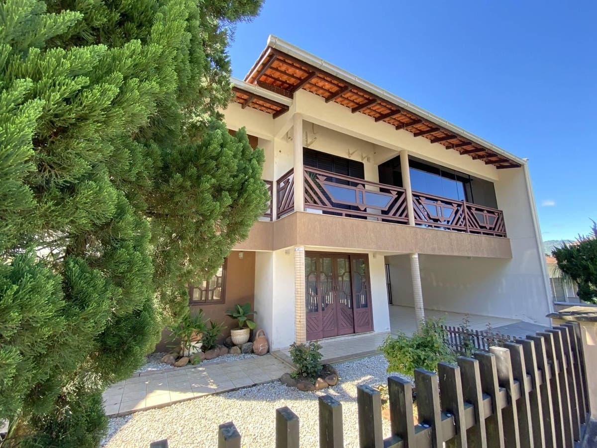 Casa Sobrado | Czerniewicz | 6 quartos (2 suítes) | 241m² - Casa em Czerniewicz, Jaraguá do Sul - à venda - MACROimoveis.com