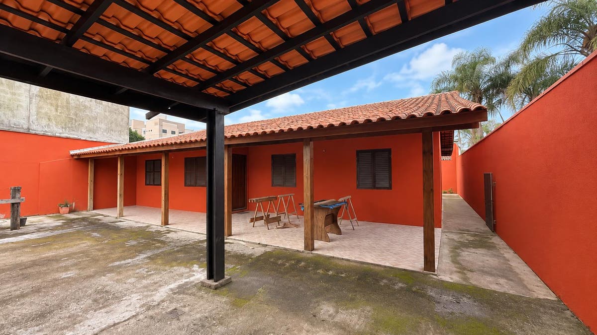 Casa 03 quartos (01 suíte) espaçosa a 130 metros da praia no Balneário Praia dos Veleiros em Itapoá/SC - Casa em Pontal do Norte, Itapoá - à venda - SBGLOBAL Imobiliária