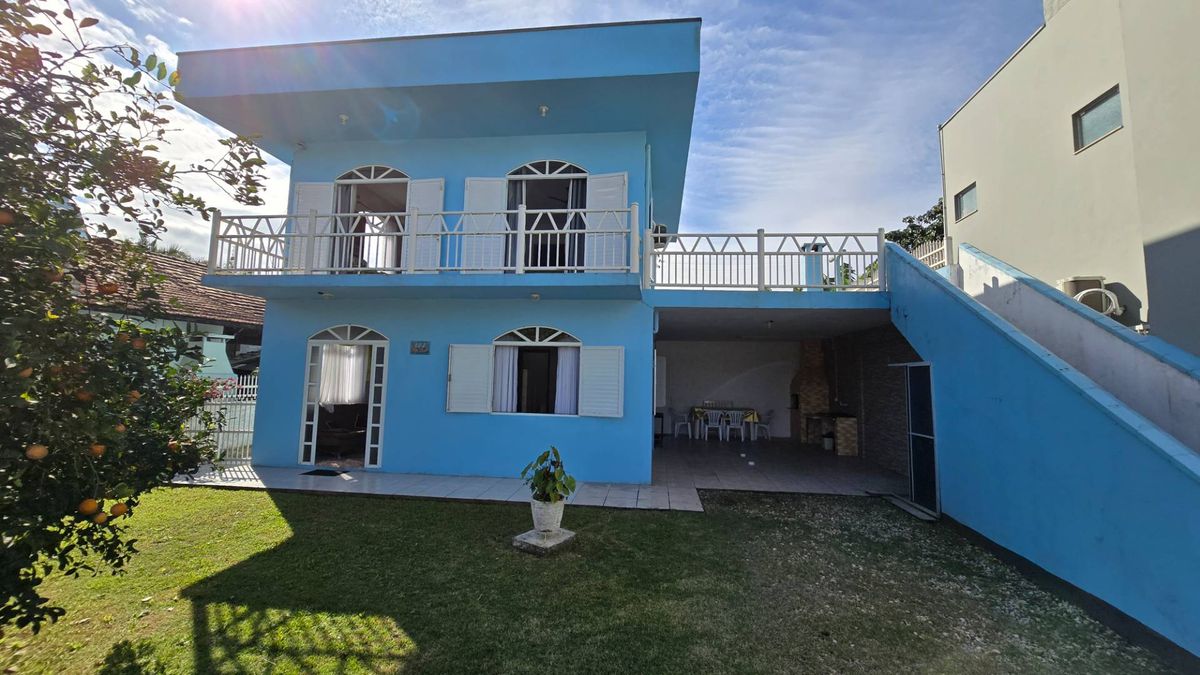 Sobrado a venda em Meia Praia Navegantes, SC - Sobrado em Meia Praia, Navegantes - à venda - Liberata Imóveis ®