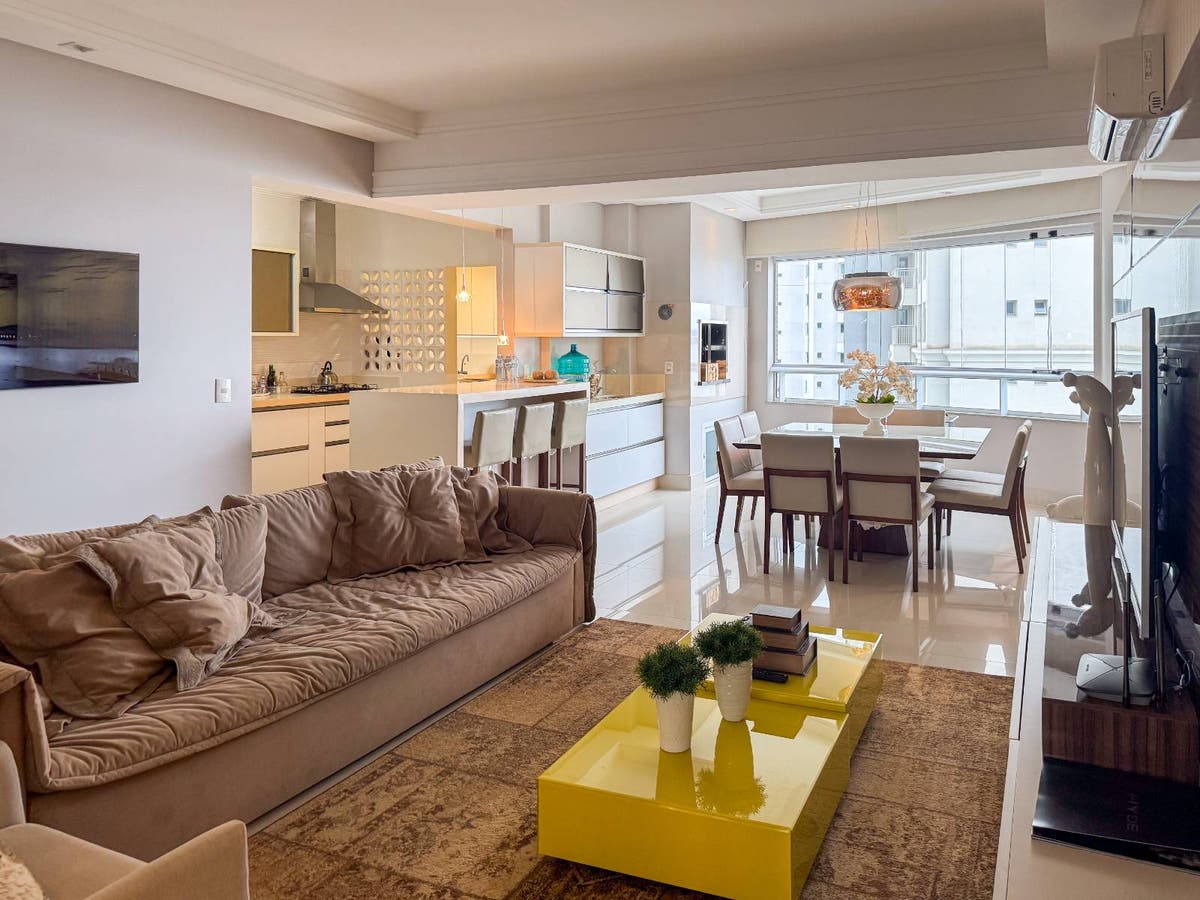 Apartamento Mobiliado com 3 Suítes e 3 Vagas à Venda na Barra Sul em Balneário Camboriú - Apartamento em Centro, Balneário Camboriú - à venda - Desc Imóveis