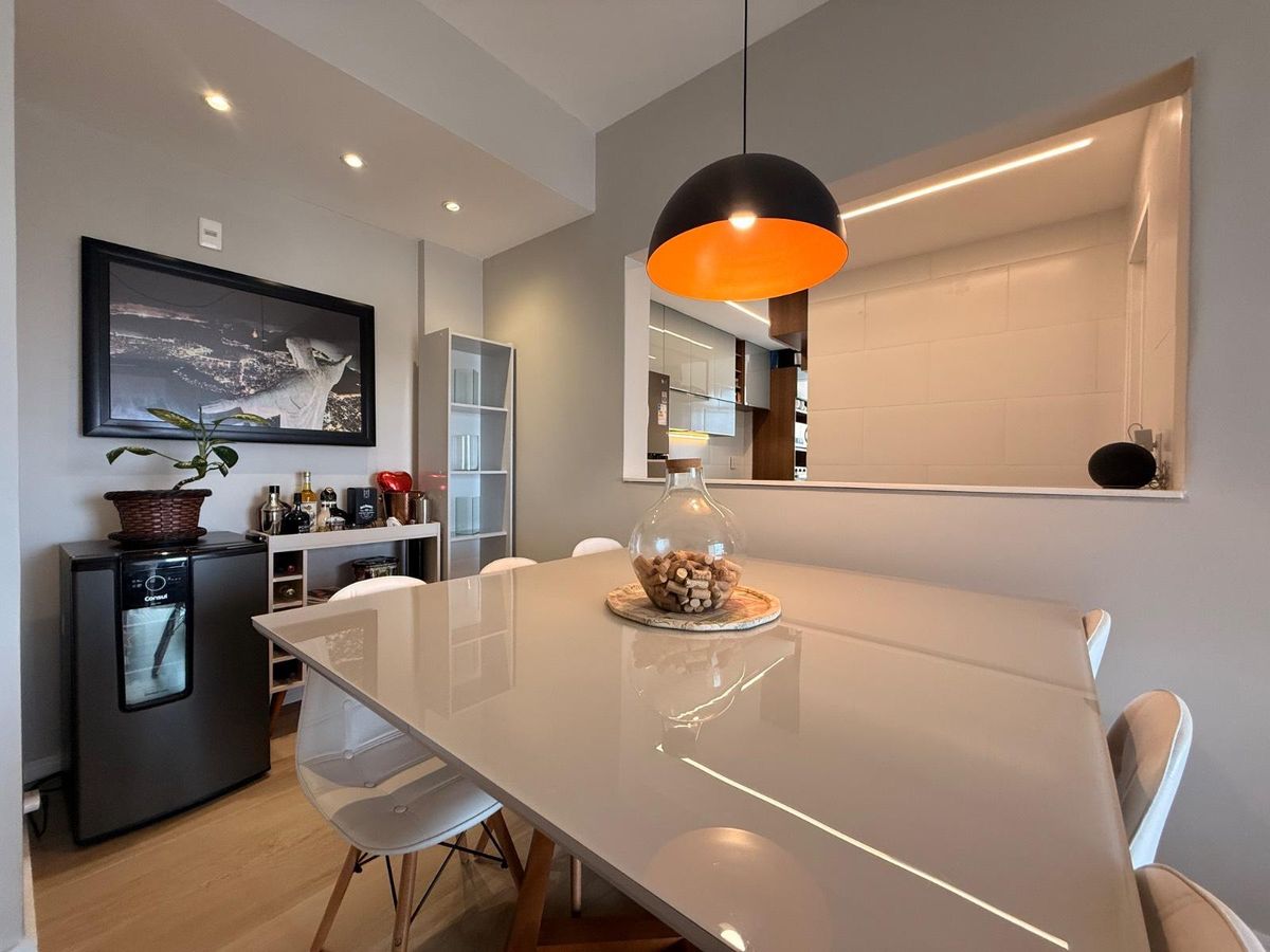 Apartamento à Venda na Tijuca - Rua Soares da Costa, reformado, varanda, sala em dois ambientes, 1 quarto suíte, banheiro, cozinha americana todo planejada, área de serviço, 1 vaga de garagem, prédio com porteiro 24 horas, salão de festa, playground, pisc - Apartamento em Tijuca, Rio de Janeiro - à venda - MIGUEZ IMOBILIÁRIA