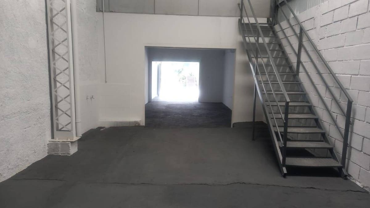 Barracão para alugar, 180m² por R$ 3.500,00/mês - Dom Bosco - Poços de Caldas/MG - Comercial em Dom Bosco, Poços de Caldas - para locação - Lago e Cunha Imóveis