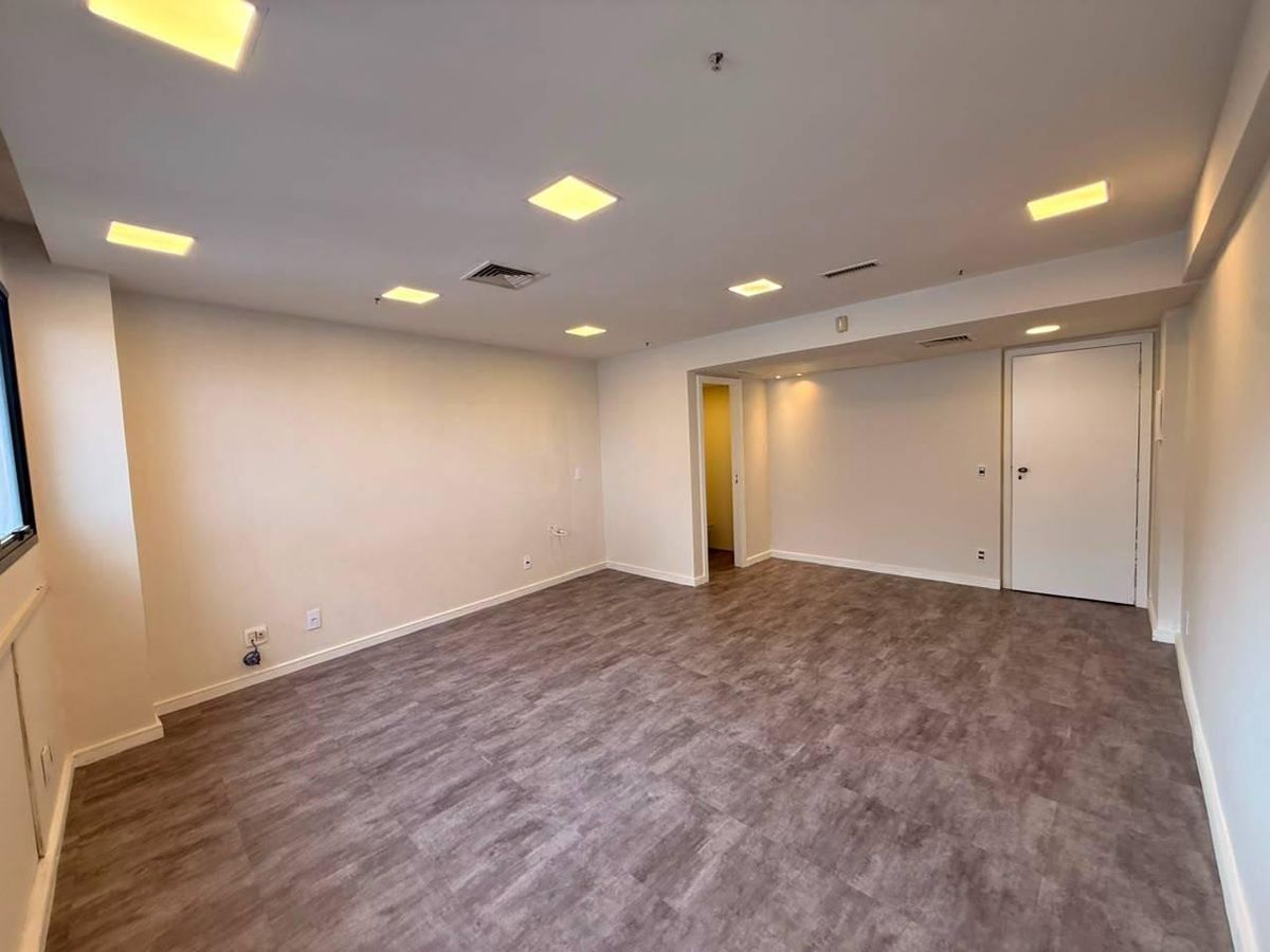 SALA COMERCIAL À VENDA! RUA HADDOCK LOBO COM 30M². À 300M DO METRÔ AFONSO PENA. - Salas Comerciais em Tijuca, Rio de Janeiro - à venda - MIGUEZ IMOBILIÁRIA