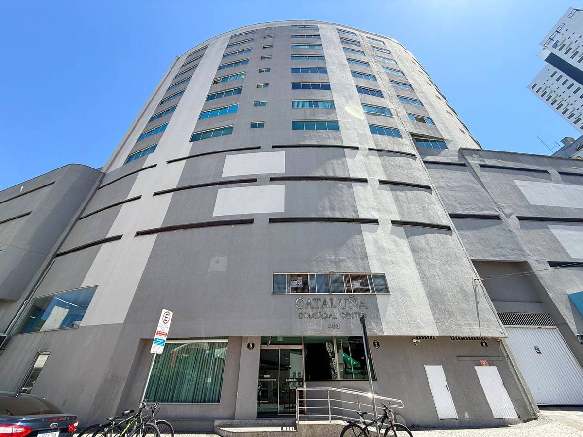 Sala comercial com 46 m² e vaga de garagem para alugar no Edifício Cataluña Comercial Center - Salas Comerciais em Centro, Balneário Camboriú - para locação - Desc Imóveis