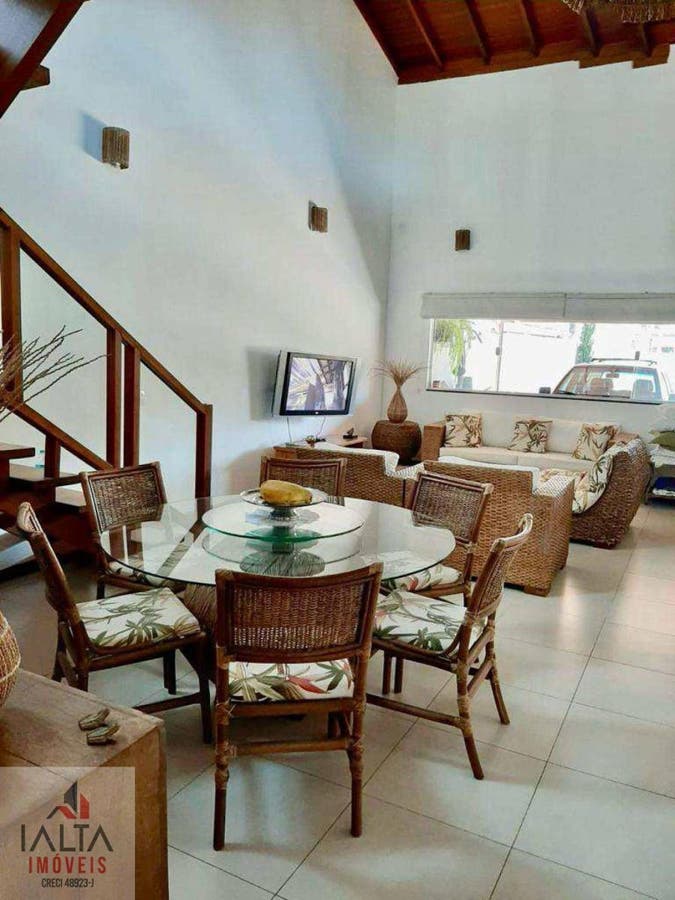 Linda Casa em Ubatuba – 4 Suítes, Área Gourmet e Apenas 350m da Praia - Casa em Toninhas, Ubatuba - à venda - IALTA IMOVEIS LTDA