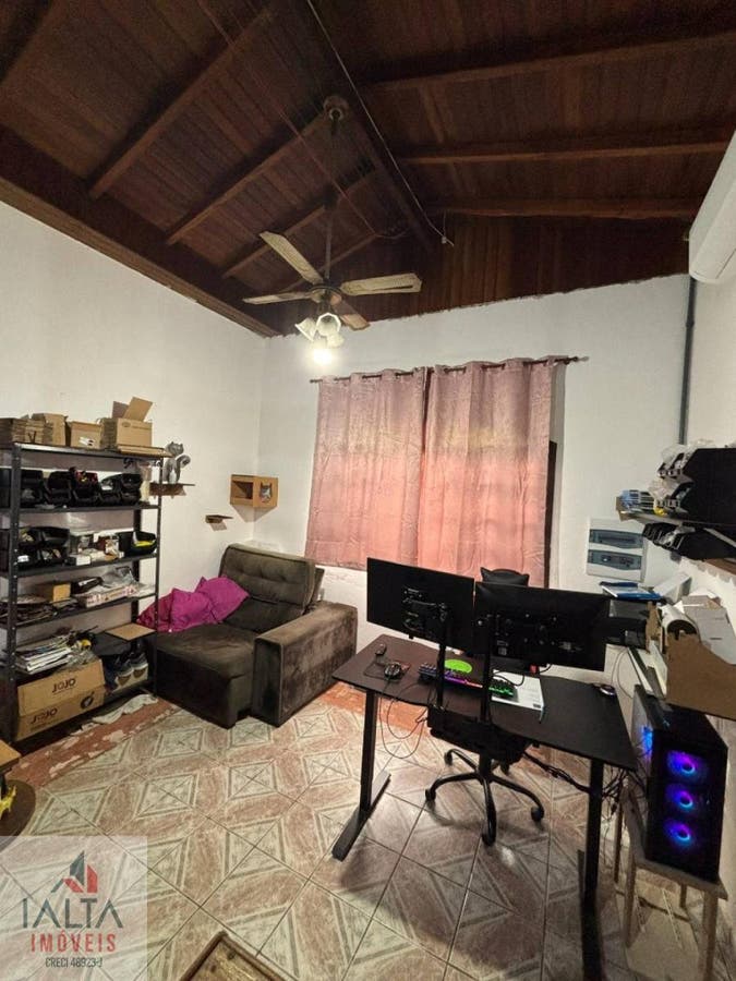 Casa Ampla com 2 Dormitórios em Rua Tranquila Próxima ao Comércio Central de Ubatuba - Casa em Centro, Ubatuba - à venda - IALTA IMOVEIS LTDA