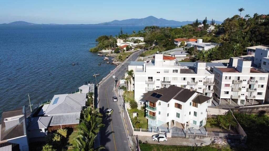 Casa com 6 dormitórios à venda, 370 m² por R$ 2.500.000,00 - Ponta de Baixo - São José/SC - Casa em Ponta de Baixo, São José - à venda - Madri Imóveis ltda