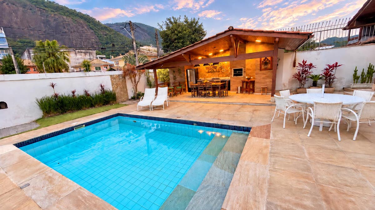 ALUGUEL | CASA LINEAR COM PISCINA E AMPLA ÁREA DE LAZER - Casa em Itaipu, Niterói - para locação - AGF IMÓVEIS