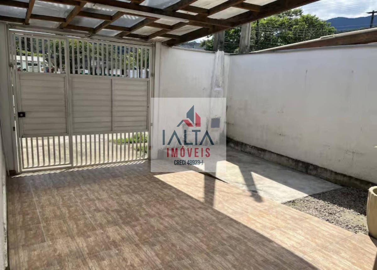 Casa na Massaguacu pronta pra morar - Casa em Massaguaçu, Caraguatatuba - à venda - IALTA IMOVEIS LTDA