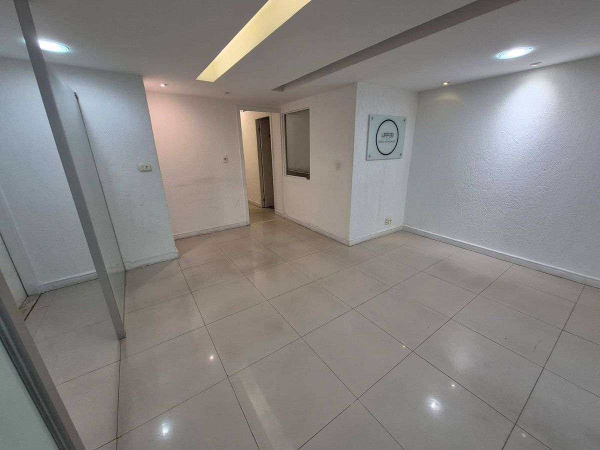 Alugo sala comercial no Centro do Rio de Janeiro, próximo a Igreja da Candelária! Possui 320m², 8 salas, copa e 3 banheiros - Comercial em Centro, Rio de Janeiro - para locação - MIGUEZ IMOBILIÁRIA