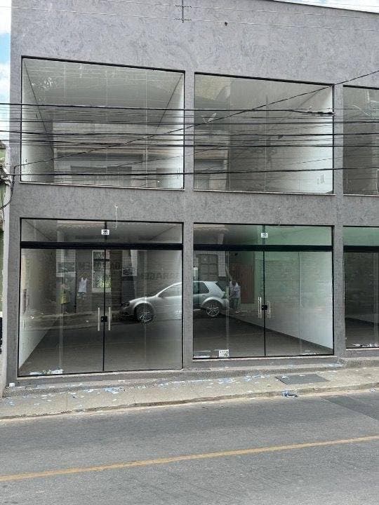 LOJAS COMERCIAIS AMPLAS COM SOBRELOJA - Salas Comerciais em Esplanada, Caratinga - para locação - CASA GOLD IMÓVEIS