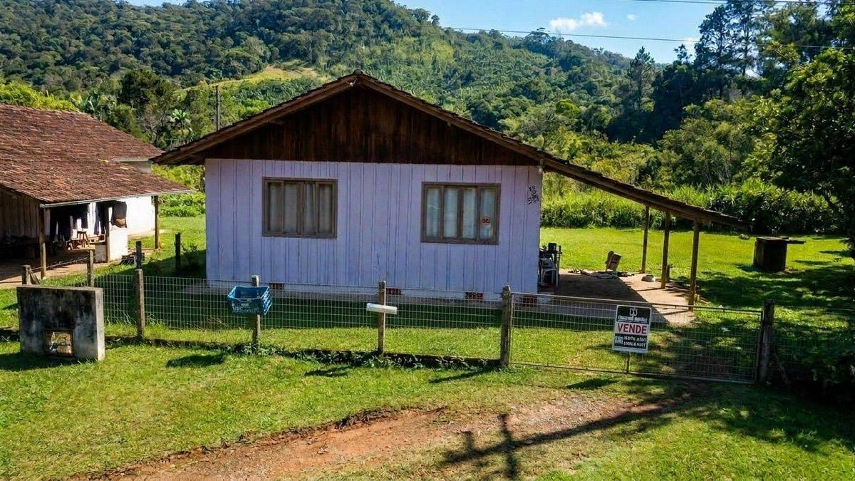 Casa de madeira à venda com 70m², Bairro João Tozini, Corupá SC - Casa em João Tozini, Corupá - à venda - CONSTRUTORA O.R. LTDA
