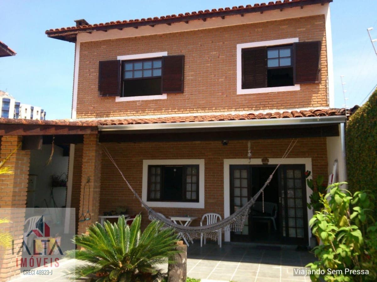UM CANTINHO ESPECIAL NA MARTIM DE SÁ, sobrado espaçoso e cheio de charme! OPORTUNIDADE - Casa em Martim de Sá, Caraguatatuba - à venda - IALTA IMOVEIS LTDA