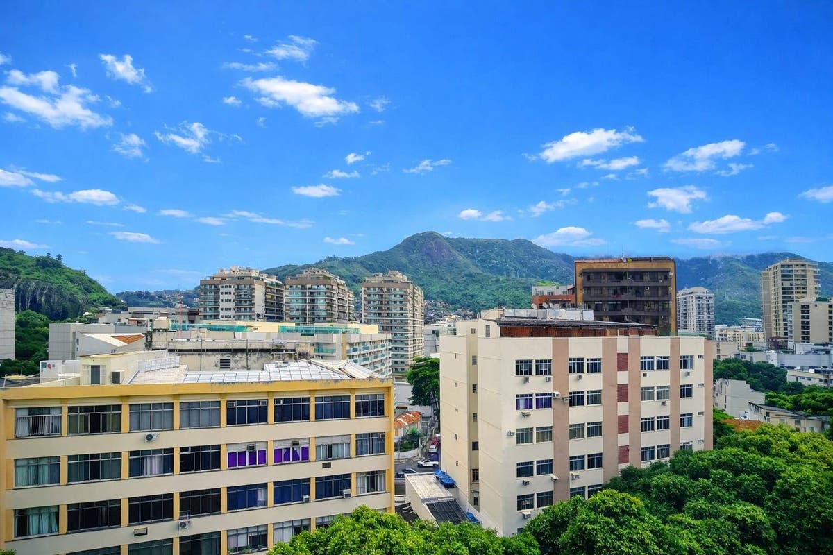 Apartamento à venda Rua Visconde de Itamarati (Tijuca). Sala, 2 quartos sendo 2 suítes, 1 lavabo, cozinha e dependência completa (quarto, banheiro e área de serviço) - 80 m². 1 vaga na escritura e demarcada. - Apartamento em Maracanã, Rio de Janeiro - à venda - MIGUEZ IMOBILIÁRIA