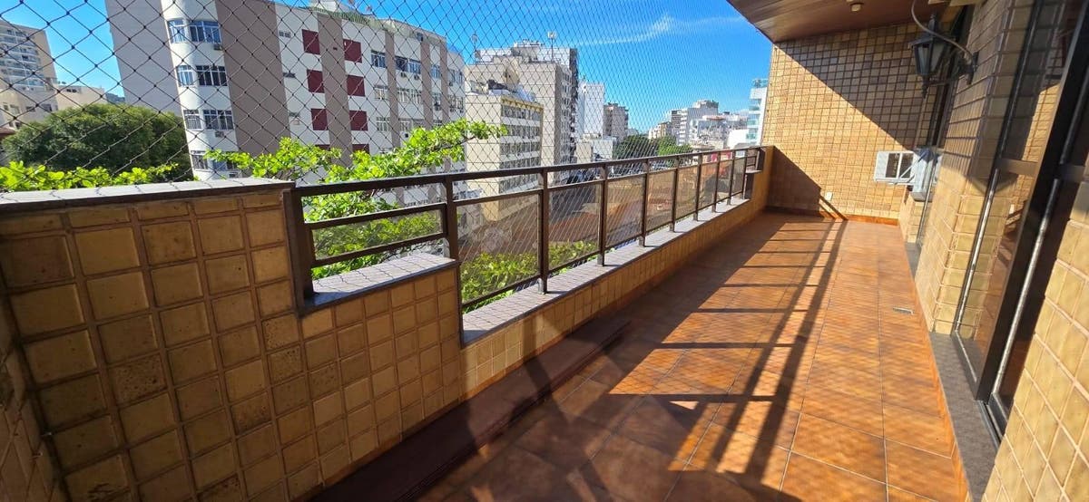 APARTAMENTO À VENDA AVENIDA MARACANÃ (TIJUCA) -VARANDA, 3 QUARTOS (1 SUÍTE), 1 BANHEIRO SOCIAL, COPA COZINHA, DEPENDÊNCIA COMPLETA (QUARTO, BANHEIRO E ÁREA DE SERVIÇO) - 115 M² - 2 VAGAS NAS ESCRITURA - PORTARIA 24 HS, PLAY E SALÃO DE FESTAS. - Apartamento em Maracanã, Rio de Janeiro - à venda - MIGUEZ IMOBILIÁRIA
