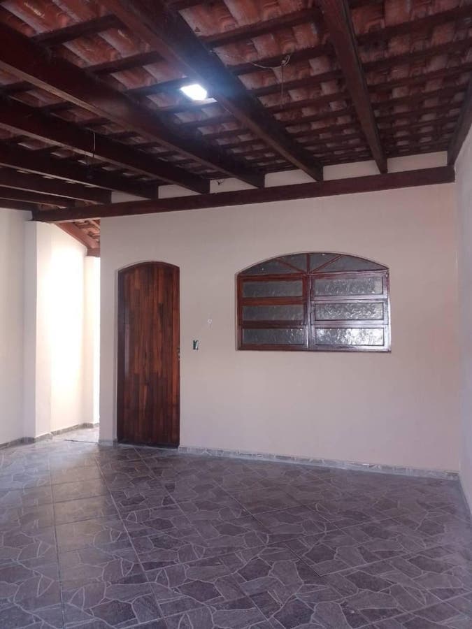 Casa com 2 Quartos para Locação, Mombaça - Pindamonhangaba - Casa em Mombaça, Pindamonhangaba - para locação - EDSON DERRICO IMOVEIS LTDA