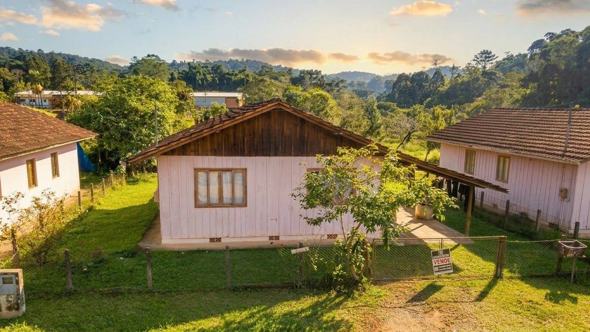 Casa de madeira à venda com 70m², Bairro João Tozini, Corupá SC - Casa em João Tozini, Corupá - à venda - CONSTRUTORA O.R. LTDA