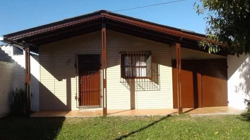 Chalé com 2 quartos - Casa em Cassino, Rio Grande - à venda e para temporada - SANDRA ALUGA E VENDE IMÓVEIS NO CASSINO