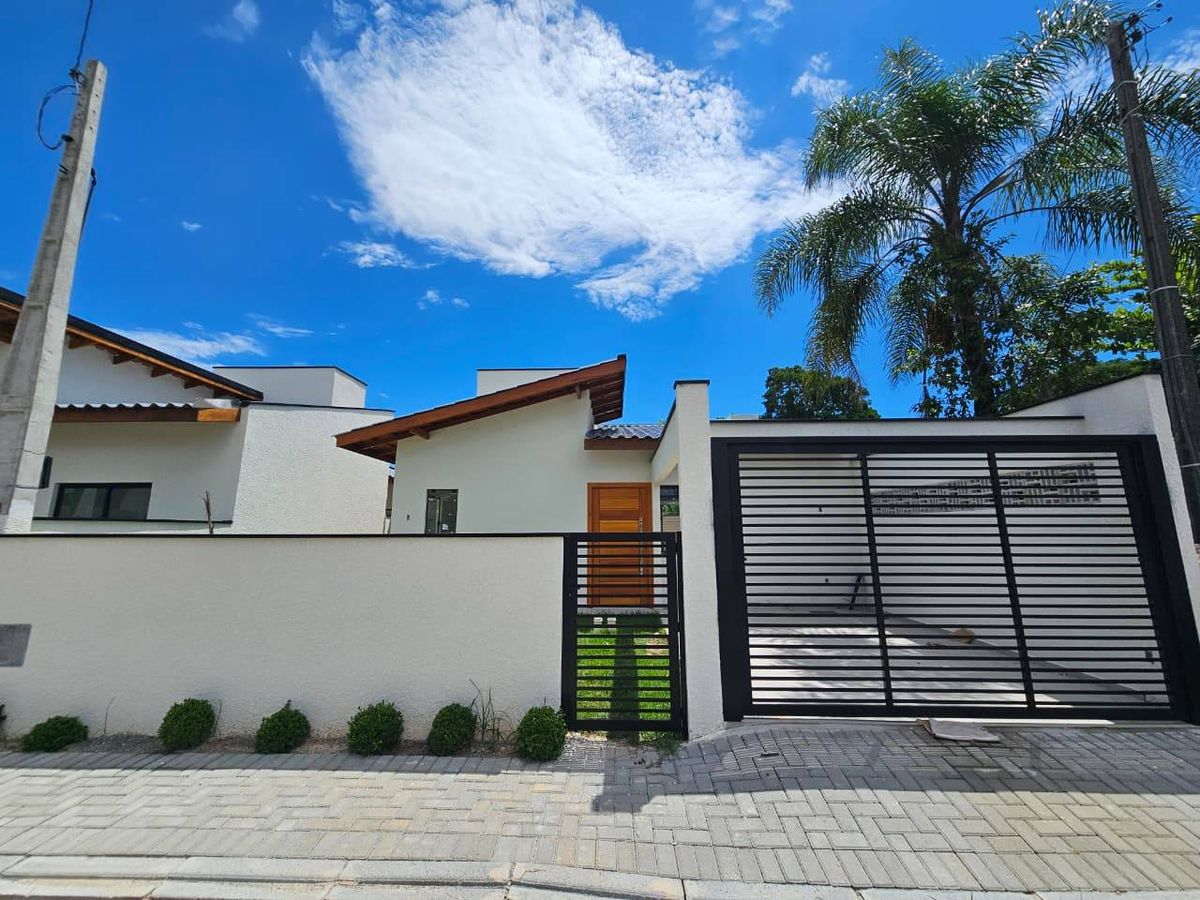 Casa a 600M do Mar, 2 Quartos, Bal. Brandalize - Casa em Brandalize, Itapoá - à venda - Ampla Engenharia & Imóveis