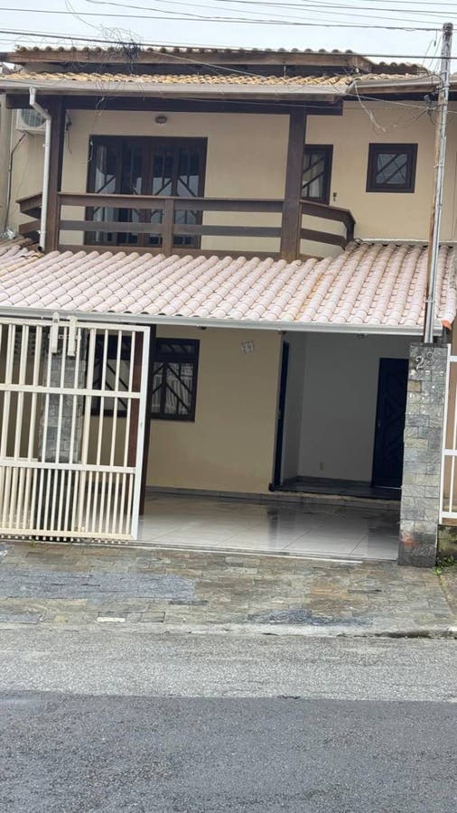 Lindo Sobrado com 1 Suíte + 2 no bairro Fazenda em Itajaí - Casa em Fazendinha, Itajaí - à venda - Sul Imóveis