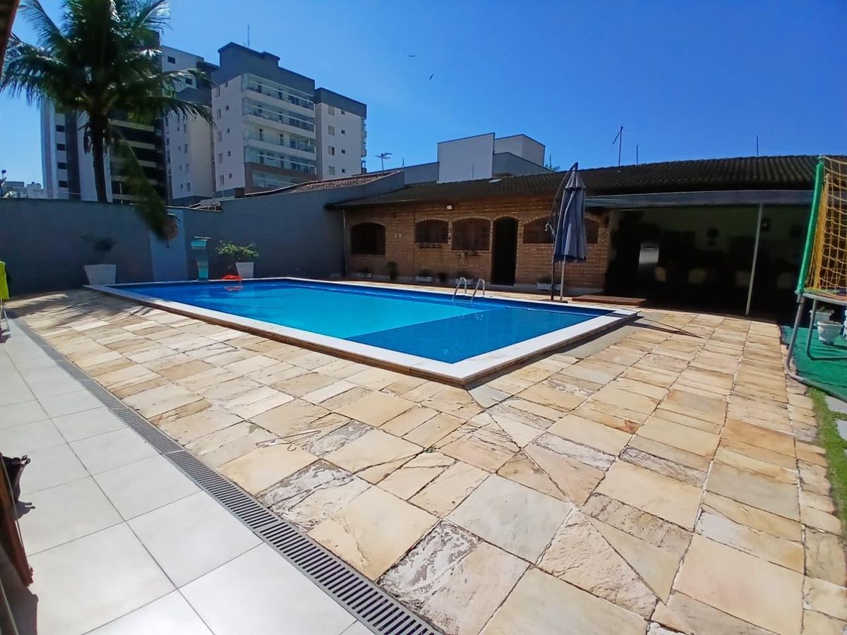 CASA COM 5 DORMITÓRIOS E EDÍCULA| BAIRRO ARUAN - CARAGUATATUBA -SP - Casa em jardim aruan, Caraguatatuba - para locação e à venda - Vilela Imóveis