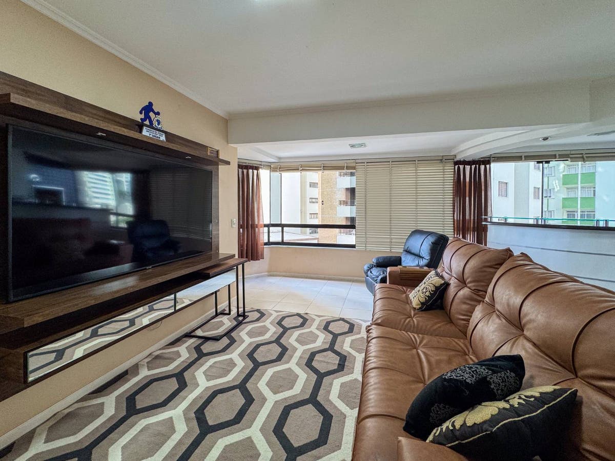 Apartamento com 3 dormitórios para vender na quadra do mar em Balneário Camboriú - Apartamento em Centro, Balneário Camboriú - à venda - Desc Imóveis