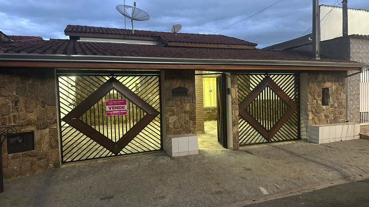 Casa com 4 quartos à Venda, Conjunto Habitacional Terra dos Ipês I (Norte) - Pindamonhangaba - Casa em Conjunto Habitacional Terra dos Ipês I (Norte), Pindamonhangaba - à venda - EDSON DERRICO IMOVEIS LTDA