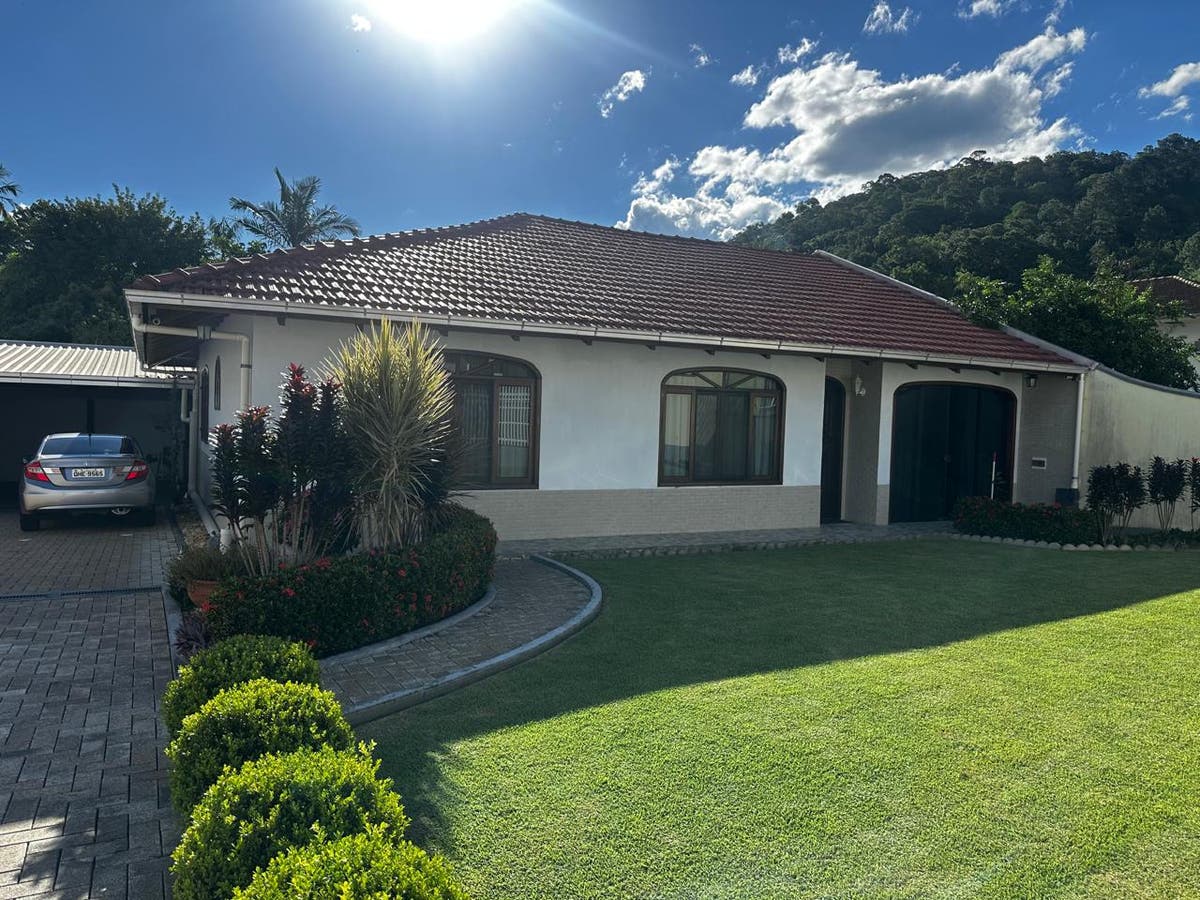 Casa Com 1 Suíte e 2 Quartos e Ampla Área Externa no Bairro Czerniewicz - Casa em Czerniewicz, Jaraguá do Sul - à venda - Imobiliária SMART