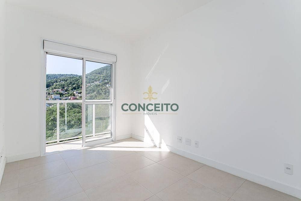 Apartamento a Venda, Semi Mobiliado, com 2 Dormitórios (1 Suíte) em Condimínio com Piscina e Salão de Festa no Bairro Itacorubi - Apartamento em Itacorubi, Florianópolis - à venda - Conceito Imóveis