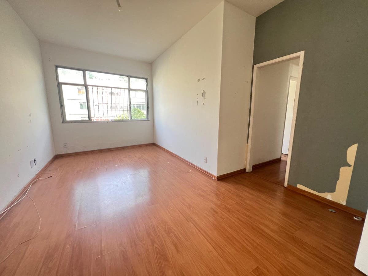 Apartamento a venda - Rua Conde de Bonfim - sala em 2 ambientes, 2 quartos, banheiro social, cozinha ampla, dependência completa. - Apartamento em Tijuca, Rio de Janeiro - à venda - MIGUEZ IMOBILIÁRIA
