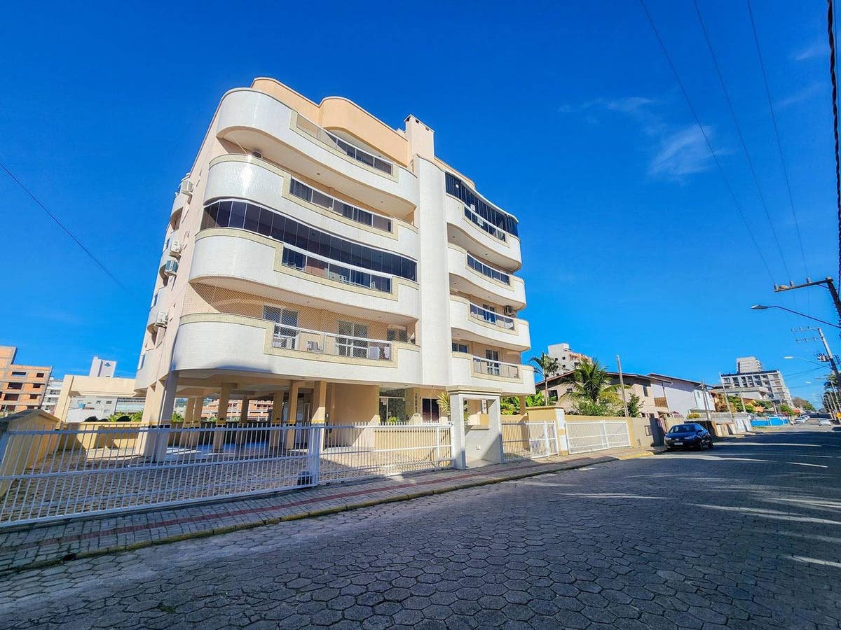 Apartamento mobiliado com 2 dormitórios a 300 metros do mar em Bombas - Apartamento em Bombas, Bombinhas - à venda - MARCOS IMÓVEIS