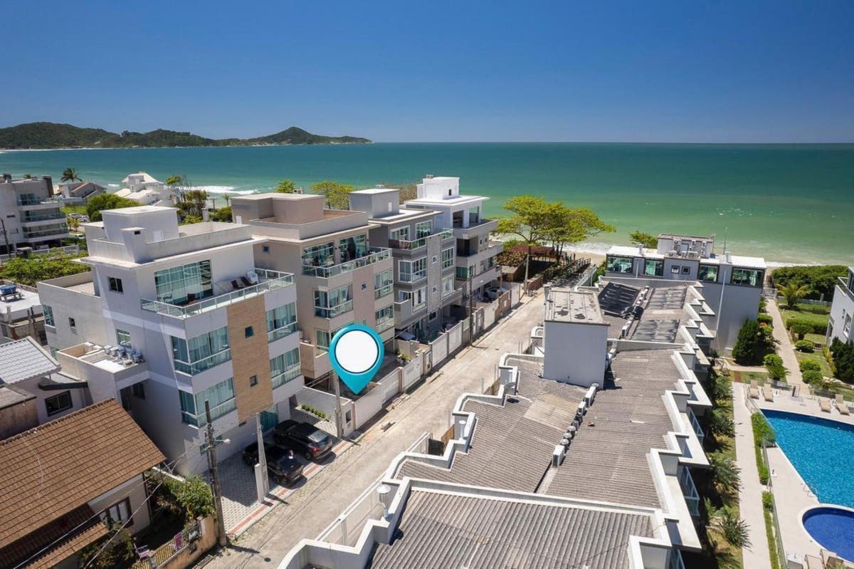 CASA COM 3 DORMITÓRIOS PARA ATÉ 7 PESSOAS NA PRAIA DE CANTO GRANDE EM BOMBINHAS/SC PARA LOCAÇÃO DE TEMPORADA - COD1722 - Sobrado em Canto Grande, Bombinhas - para temporada - PRIME INVESTIMENTOS