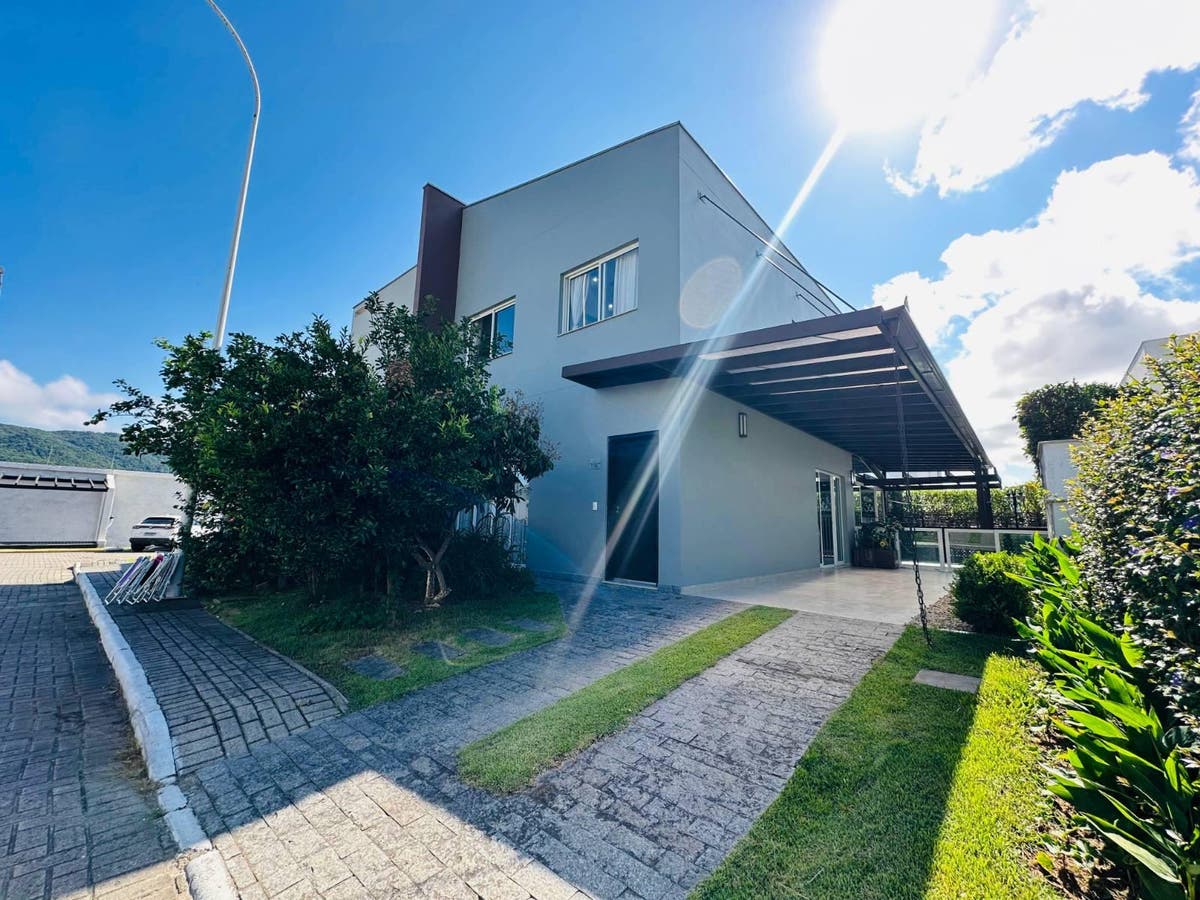 Aluguel Anual - Vendas - Casa 02 Andares - Condomínio Village dos Ipês - Casa de Condomínio em São Judas Tadeu, Balneário Camboriú - para locação e à venda - TK Imóveis