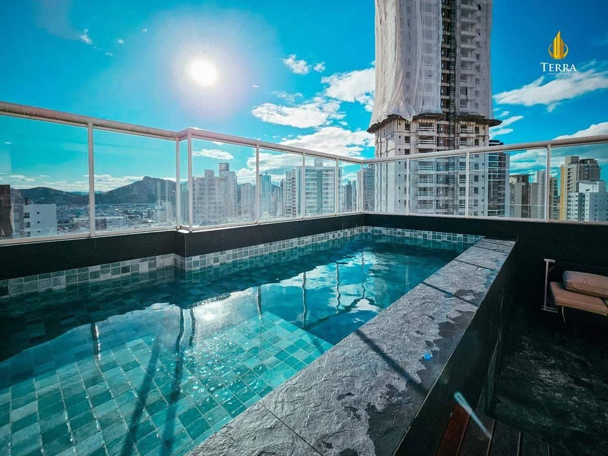Cobertura Duplex Exclusiva com 284m², 4 Suítes e Piscina Privativa no Centro de Balneário Camboriú. - Cobertura em Centro, Balneário Camboriú - à venda - IMOBILIÁRIA TERRA ITAJAI LTDA