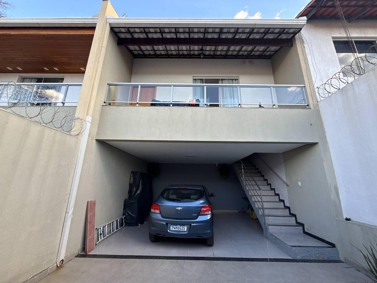 Linda Casa 3 Quartos com Suíte no Bom Retiro em Betim - Casa Geminada em Bom Retiro, Betim - à venda - Via M Empreendimentos Imobiliários Ltda