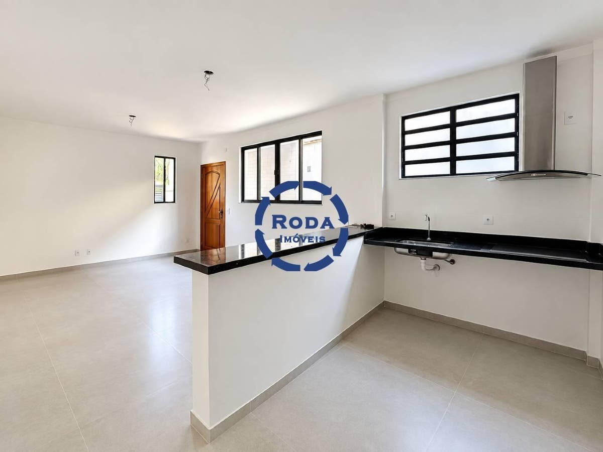 CASA SOBREPOSTA BAIXA NO MARAPÉ | 2 DORMITÓRIOS | 1 SUÍTE | QUINTAL COM CHURRASQUEIRA E PIA | 1 VAGA - Casa em Marapé, Santos - à venda - A.AYRES IMÓVEIS LTDA
