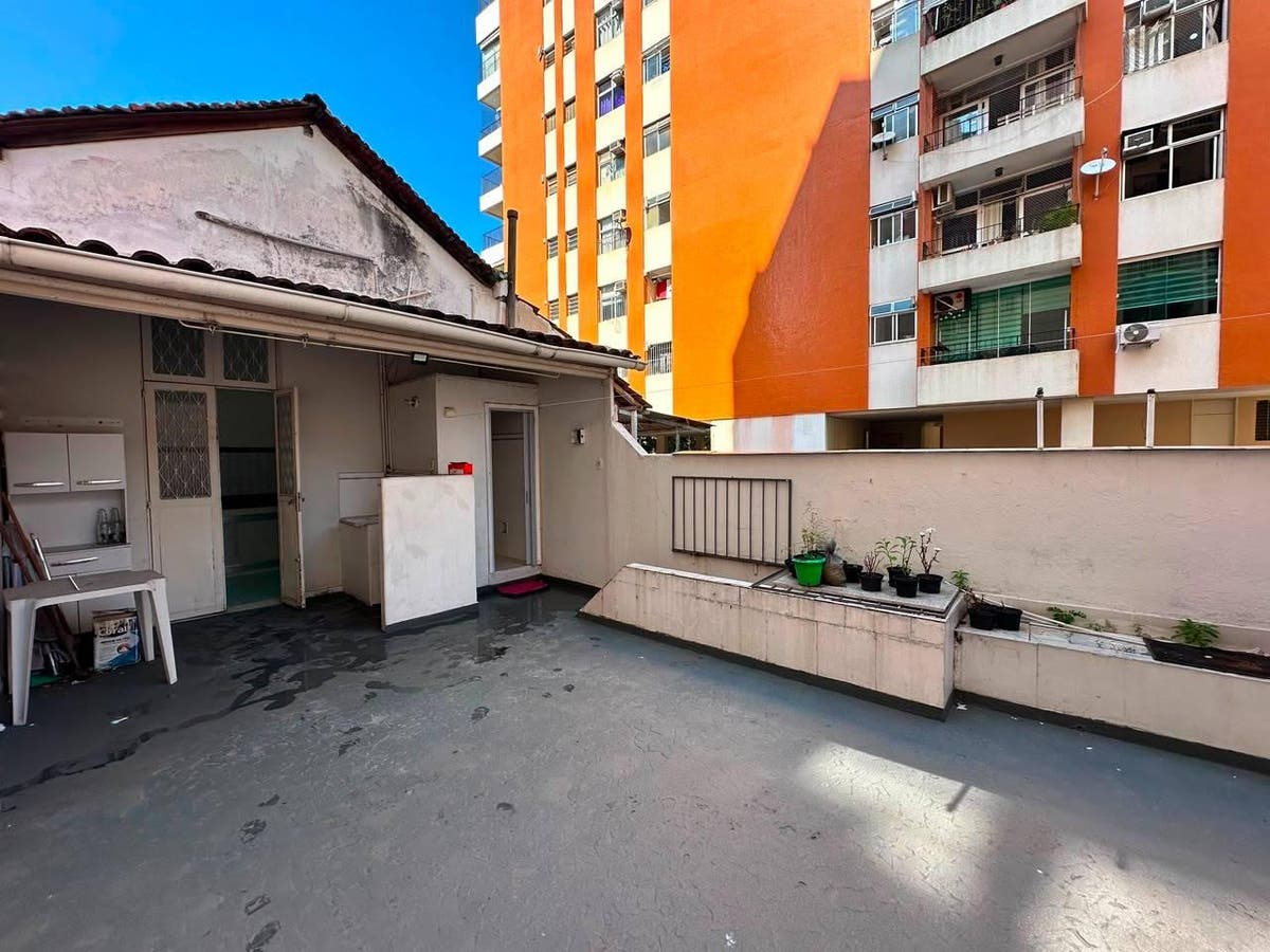 Apartamento Tipo Casa 4 quartos, sala em 2 ambientes, excelente área externa, sem condomínio. Rua Visconde de Itamarati, Bairro Tijuca, Próximo ao Shopping Tijuca. - Apartamento em Maracanã, Rio de Janeiro - à venda - MIGUEZ IMOBILIÁRIA