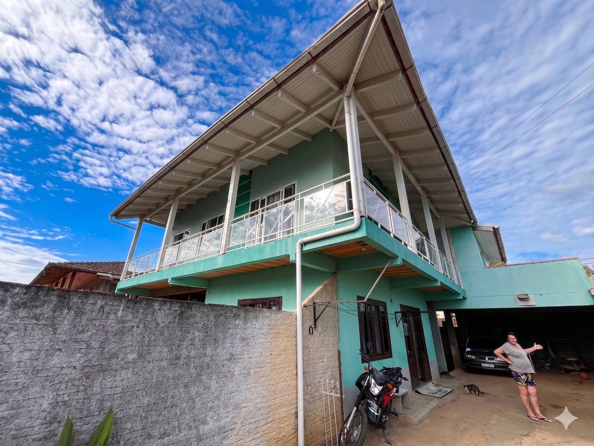 Casa a Venda - Rua Tubarão - Bairro Laranjeiras - Rio do Sul - SC - Casa em Laranjeiras, Rio do Sul - à venda - Imobiliária Cimardi LTDA
