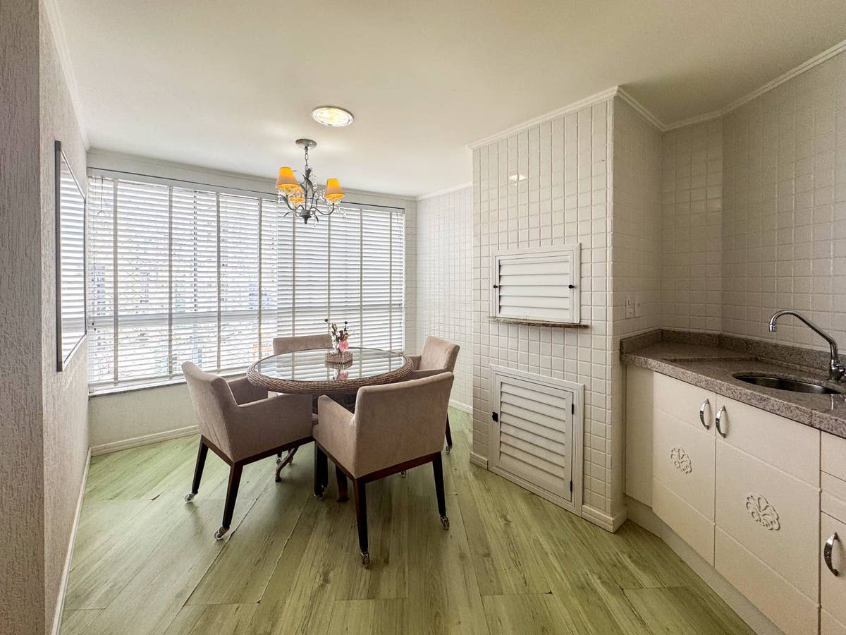 Apartamento mobiliado com 2 dormitórios à venda na Av Central em Balneário Camboriu - Apartamento em Centro, Balneário Camboriú - à venda - Desc Imóveis