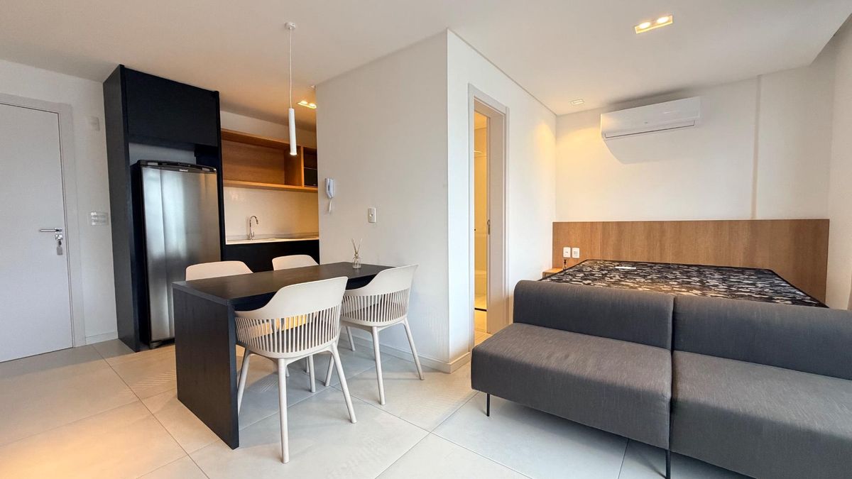 Apartamento/Loft para locação anual, mobiliado, 1 vaga de garagem, Edifício 4Sete, no bairro Centro, Itajaí-SC - Flat/Loft/Estúdio em Centro, Itajaí - para locação - I3 CORRETORES ASSOCIADOS S/S