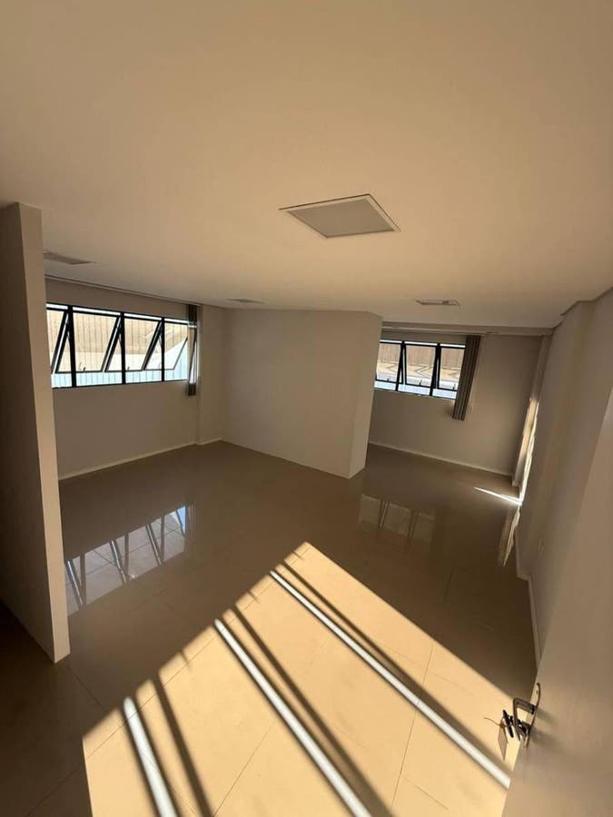 Sala Comercial a venda no Centro de Itajaí - Salas Comerciais em Centro, Itajaí - à venda - IMOBILIÁRIA TERRA ITAJAI LTDA