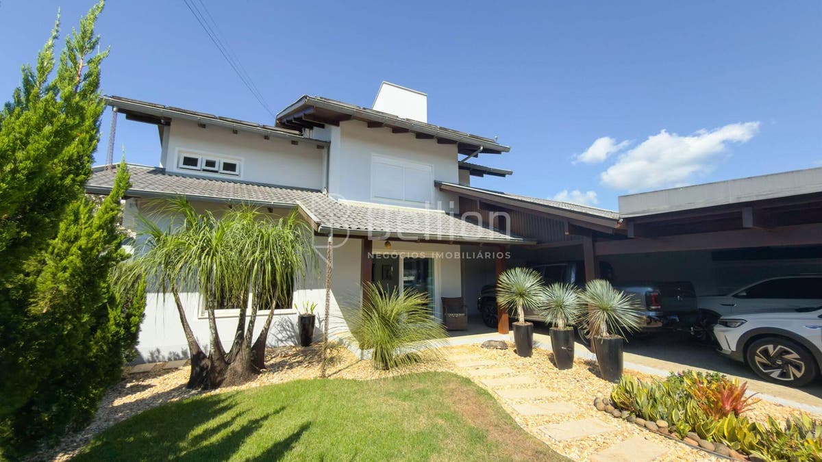 Uma casa que traduz alto padrão em cada detalhe. - Casa em Nações, Timbó - à venda - Bellion Negocios Imobiliarios LTDA