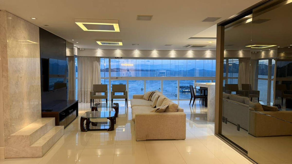 Locação Anual: 04 suites | Barra Sul | 04 vaga de garagem - Apartamento em Barra Sul, Balneário Camboriú - para locação - IMOBILIÁRIA GUILHERME LTDA
