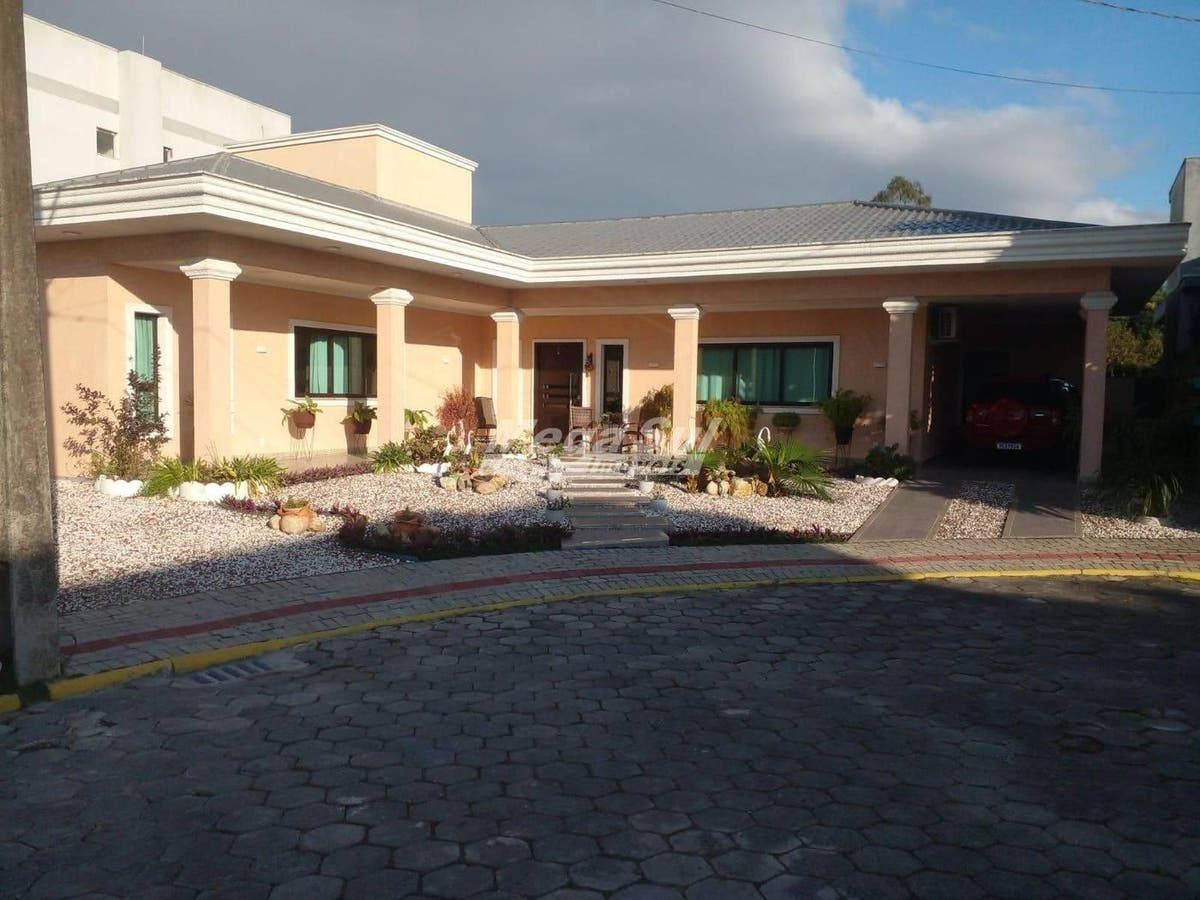Linda Casa Em Condomínio Fechado! - Casa em Balneário Piçarras - à venda - MEGA SUL IMOBILIÁRIA LTDA