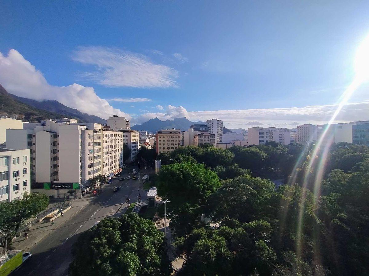Apartamento à venda, Rua Campos Sales. praça Afonso Pena. Varanda, 3 quartos sendo 1 suíte com closet, escritório, dependências e 2 vagas. Código 24921 - Apartamento em Tijuca, Rio de Janeiro - à venda - MIGUEZ IMOBILIÁRIA