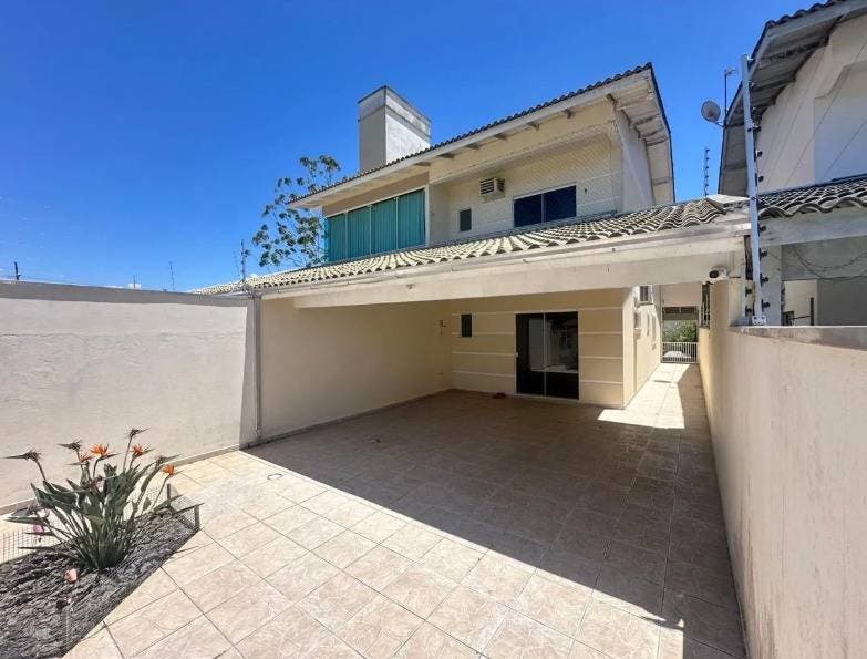 Sobrado de Alto Padrão à Venda com 3 Quartos e Terreno Amplo - Sobrado em Santa Regina, Camboriú - à venda - TAB Imóveis