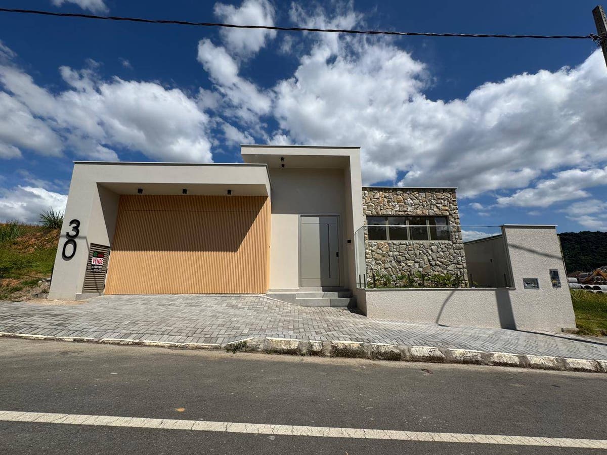 Casa com 3 quartos sendo 1 suíte à venda com 364.96m² de área total e 181.90m² de área privativa por R$ 1.590.000,00 - Rau - Jaraguá do Sul - SC - Casa em Rau, Jaraguá do Sul - à venda - Imobiliária Piermann
