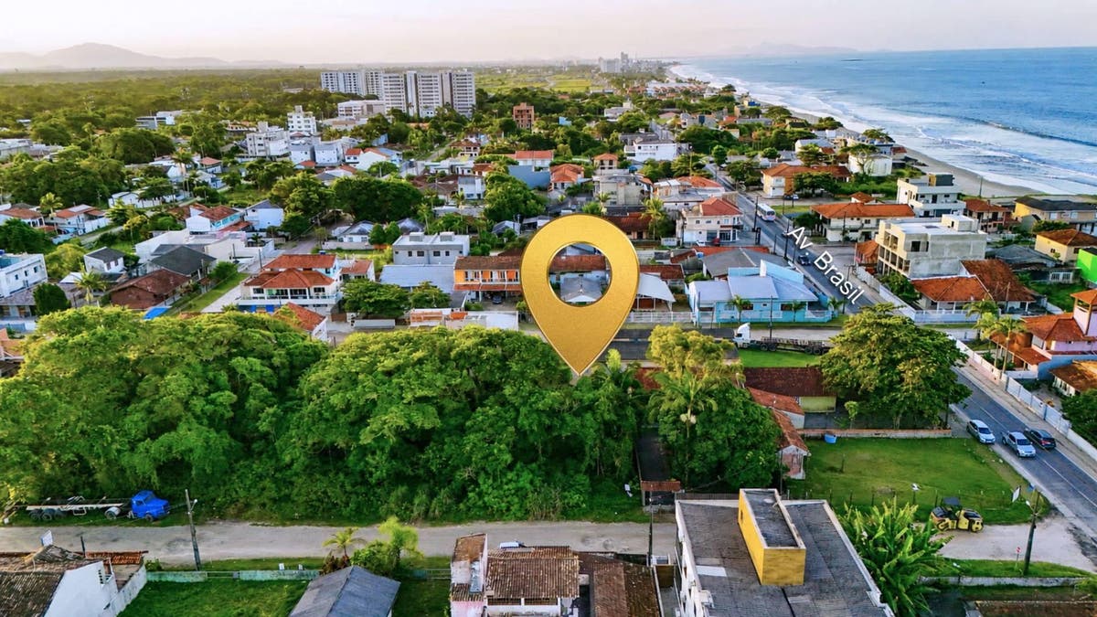Terreno 360m² (15x24) em Itapoá Santa Catarina a 140m da Praia e ao Lado da Av. Brasil - Lote/Terreno em Centro, Itapoá - à venda - SBGLOBAL Imobiliária