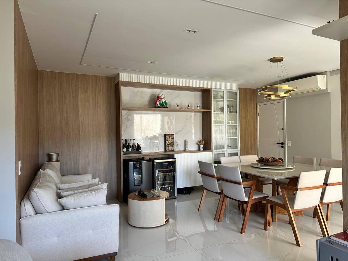 Contemporâneo com linhas retas.